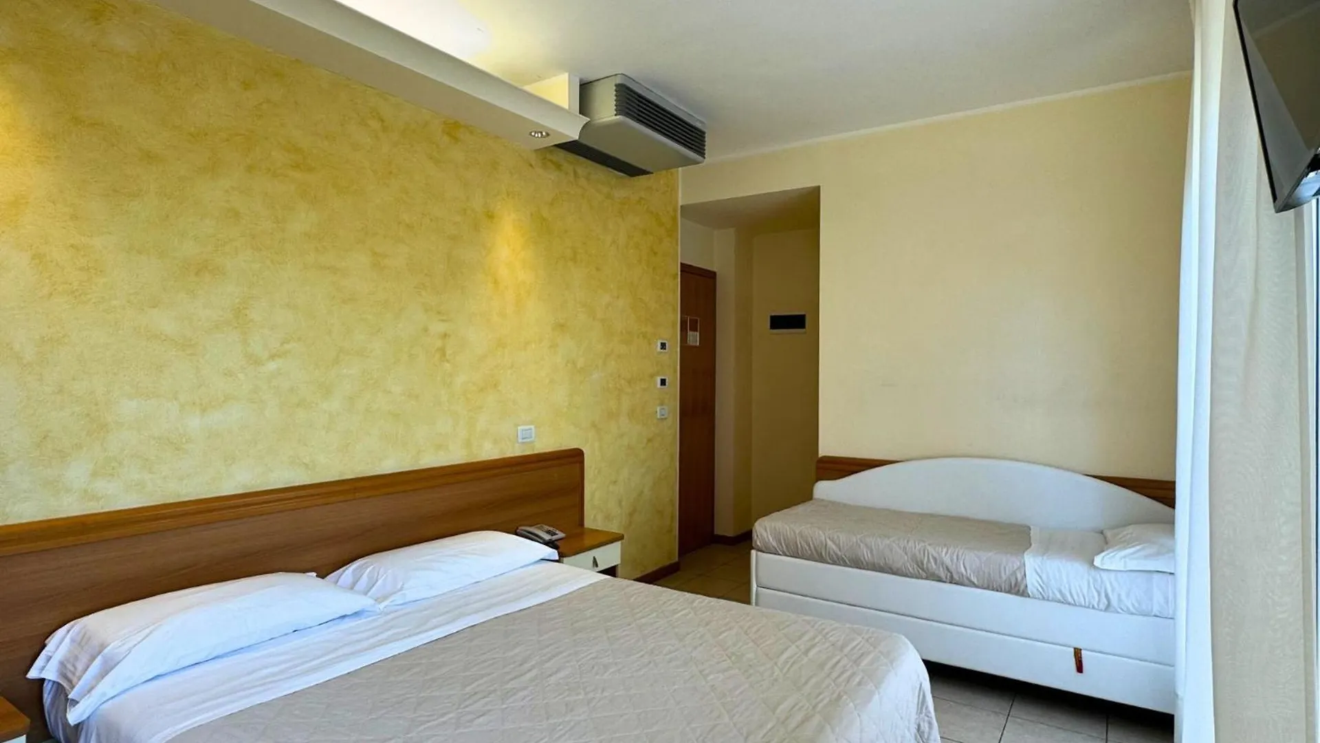 ***  Hotel Apogeo - Breakfast Experience Римини Италия